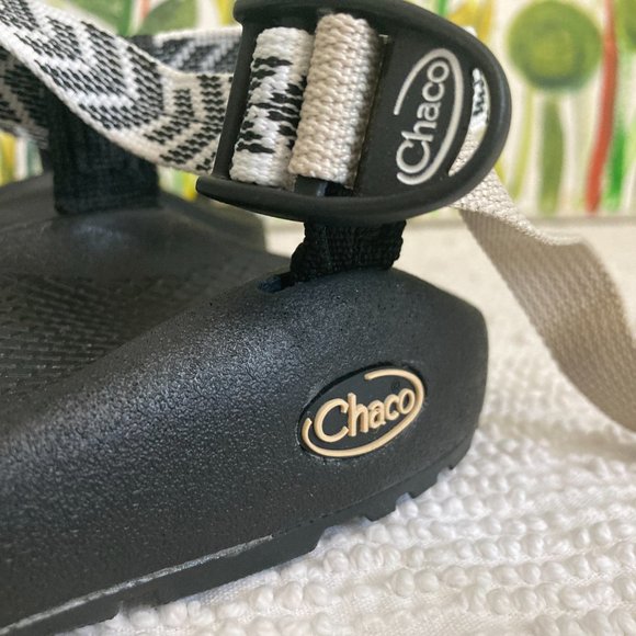 Women's Chacos Brand New Limited Edition Hiking Sandals Size 9 - Picture 3 of 7